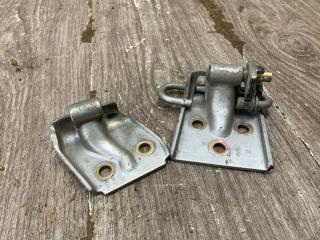 Фото запчасти петля двери задняя правая Fiat Punto 1999 контрактная запчасть Запчасть петля двери задняя правая Fiat Punto 1999