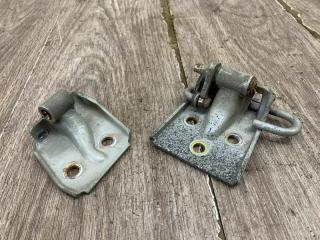 Фото запчасти петля двери передняя левая Fiat Punto 1999 контрактная запчасть Запчасть петля двери передняя левая Fiat Punto 1999