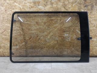 Стекло кузовное глухое левое Nissan SERENA 1998