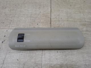 Запчасть кнопка управления люком задняя Nissan SERENA 1998