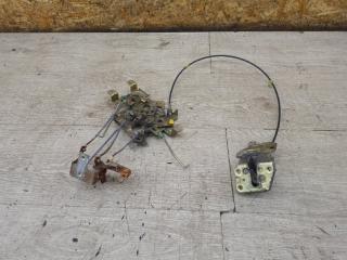 Замок двери задний правый Nissan SERENA 1998