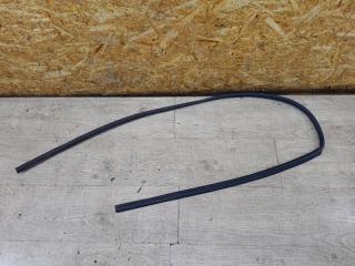 Запчасть уплотнительная резинка правая Nissan SERENA 1998