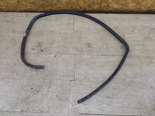 Запчасть уплотнительная резинка двери передняя правая Skoda Fabia 2003