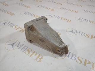 Фото запчасти кронштейн двигателя правый Mercedes C-class контрактная запчасть Запчасть кронштейн двигателя правый Mercedes C-class