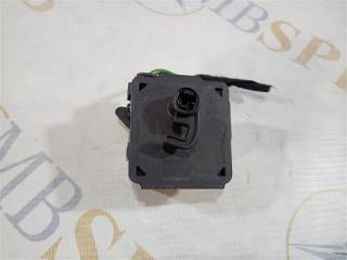 Запчасть активатор лючка бензобака Mercedes C-class