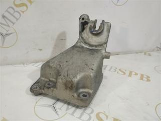 Запчасть кронштейн двигателя левый Mercedes GLK-class
