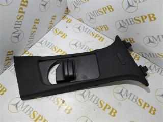 Запчасть обшивка стойки правая Mercedes C-class