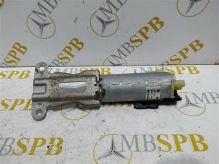 Запчасть моторчик сиденья передний Mercedes S-class