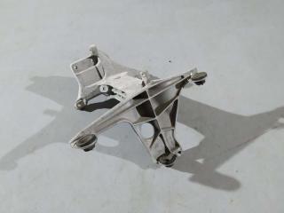 Фото запчасти кронштейн интеркулера Mercedes E-class контрактная запчасть Запчасть кронштейн интеркулера Mercedes E-class