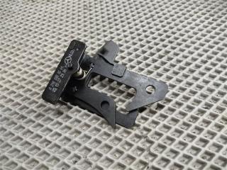 Запчасть крюк капота Mercedes E-class 2017