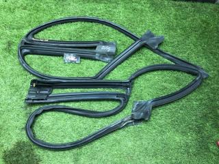 Уплотнительная резинка боковой двери Subaru Legacy 2003