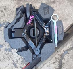 Набор инструментов в багажник Subaru Forester 2012