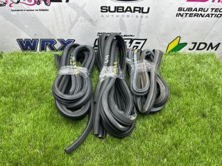 Уплотнительная резинка передняя правая Subaru Levorg 2017