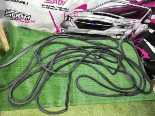 Уплотнительная резинка Subaru Forester 2012