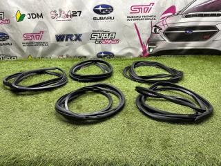 Уплотнительная резинка Subaru Outback 2005