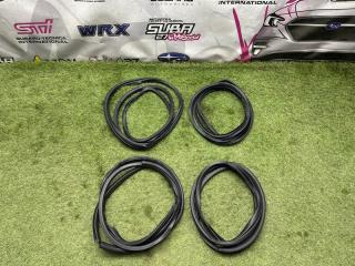 Уплотнительная резинка Subaru Outback 2007