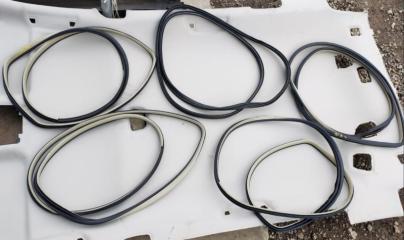 Уплотнительная резинка Subaru Outback 2010