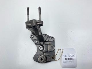 Запчасть кронштейн опоры двигателя Mitsubishi Chariot Grandis 1998