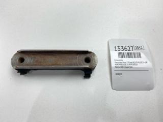 Запчасть кронштейн Mercedes-Benz E-Class 1998