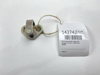 Фото запчасти петля замка двери передняя левая Peugeot 307 2007 Б/У запчасть Запчасть петля замка двери передняя левая Peugeot 307 2007