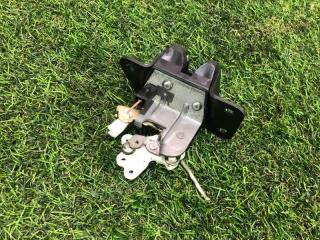 Замок 5-й двери Mitsubishi AIRTREK CU2W 4G63 Замок 5-й двери Mitsubishi AIRTREK CU2W 4G63