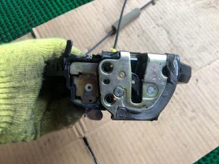 Замок двери правый задний Toyota CAMRY ACV30, ACV35 2AZ 5 ракурс