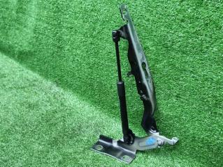 Петля капота левая Volvo V60 FW45 B4164T3 Петля капота левая Volvo V60 FW45 B4164T3