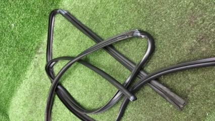 Уплотнение двери Toyota CRESTA GX100, GX105, JZX100, JZX105 1G, 1JZ 3 ракурс Уплотнение двери Toyota CRESTA GX100, GX105, JZX100, JZX105 1G, 1JZ 3 ракурс