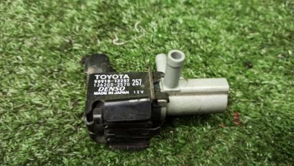 Вакуумный клапан Toyota ISIS ZNM10 1ZZ 90910-12257 3 ракурс