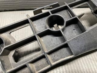 Крепление бампера правое переднее Toyota PRIUS ZVW30 2ZRFXE 52115-47020 3 ракурс