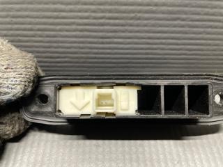 Кнопка открывания багажника Toyota PRIUS ZVW30 2ZR 8484028030 5 ракурс