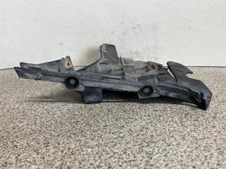 Крепление бампера переднее левое V70 BW56