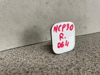 Заглушка бампера задняя Toyota bB NCP30, NCP31, NCP35 1NZ 52152-52020 3 ракурс