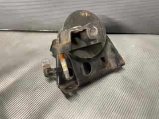 Подушка двигателя правая передняя Nissan SERENA TNC24 QR20 3 ракурс