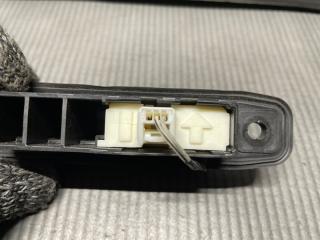 Кнопка открывания багажника Toyota PRIUS ZVW30 2ZR 8484028030 4 ракурс
