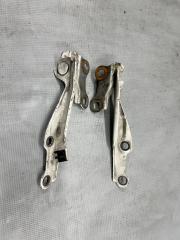 Петля капота Toyota VITZ SCP10 3 ракурс