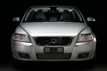 Запчасть заглушка бампера передняя Volvo V50