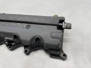 Клапанная крышка Honda STREAM RN8 R20A 12310-RNA-A01 3 ракурс Клапанная крышка Honda STREAM RN8 R20A 12310-RNA-A01 3 ракурс