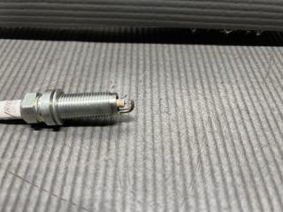 Свеча зажигания Nissan JUKE F15, F15E, F15N, JF15, YF15 HR15 DF 6H-11A 2 ракурс Свеча зажигания Nissan JUKE F15, F15E, F15N, JF15, YF15 HR15 DF 6H-11A 2 ракурс