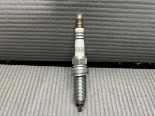 Свеча зажигания Nissan JUKE F15, F15E, F15N, JF15, YF15 HR15 DF 6H-11A 3 ракурс Свеча зажигания Nissan JUKE F15, F15E, F15N, JF15, YF15 HR15 DF 6H-11A 3 ракурс