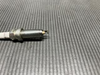 Свеча зажигания Nissan NOTE E11, NE11, E12 HR15, HR12 DF 6H-11A 2 ракурс Свеча зажигания Nissan NOTE E11, NE11, E12 HR15, HR12 DF 6H-11A 2 ракурс
