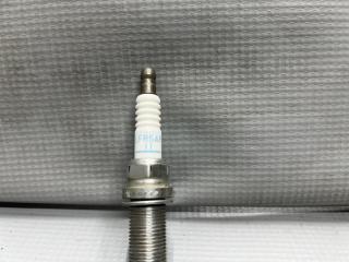 Свеча зажигания Nissan NOTE E11, NE11 CR14 LFR5AP 3 ракурс