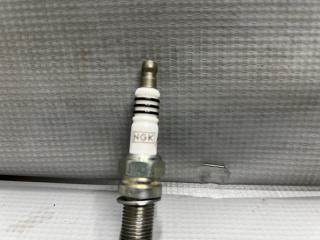 Свеча зажигания Mitsubishi PAJERO MINI Mini, H51A, H53A, H56A, H58A 4A30 DCPR7EIX-P 3 ракурс
