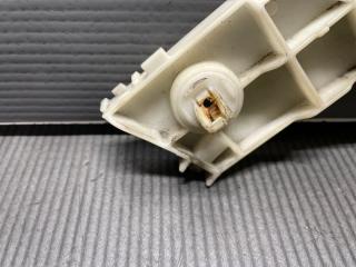 Крепление бампера левое переднее Toyota VOXY ZRR70 3ZR 52116-28140 5 ракурс