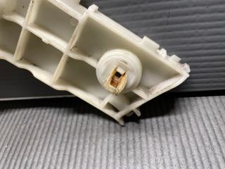 Крепление бампера правое переднее Toyota VOXY ZRR70 3ZR 52115-28140 5 ракурс