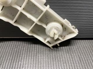 Крепление бампера правое переднее Toyota VOXY ZRR70 3ZR 52115-28140 5 ракурс