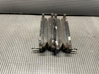 Запчасть тормозные колодки задние Nissan LAUREL