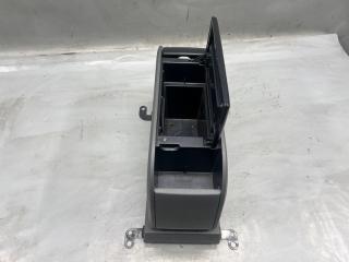 Бардачок между сиденьями Toyota VOXY ZRR70 3ZR 4 ракурс Бардачок между сиденьями Toyota VOXY ZRR70 3ZR 4 ракурс
