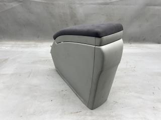 Бардачок между сиденьями Toyota PRIUS ZVW30 2ZR 5 ракурс Бардачок между сиденьями Toyota PRIUS ZVW30 2ZR 5 ракурс