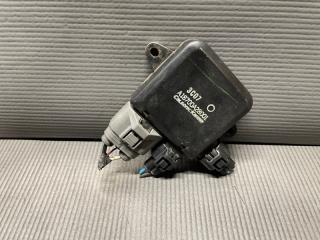 Запчасть блок управления вентилятором охлаждения Nissan SERENA